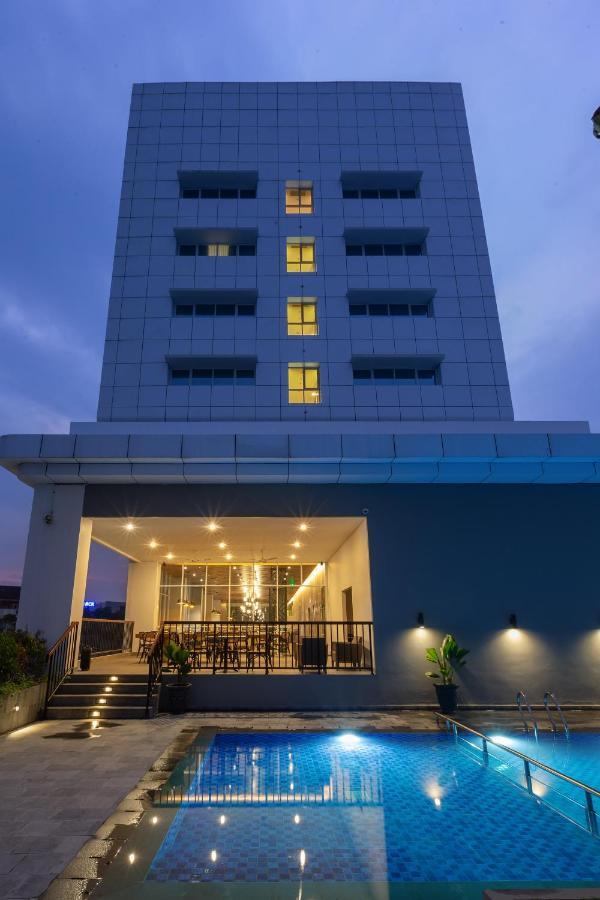 Hotel Santika Pasir Koja Bandung Exteriör bild